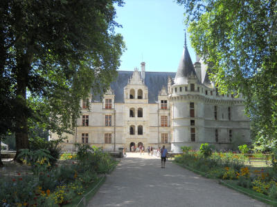 chateau d'Azay-le-Rideau escalier fleurs