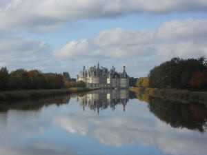 Schloss Chambord im Herbst : das schloss gehört zu den berühmtesten Schlössern Frankreichs